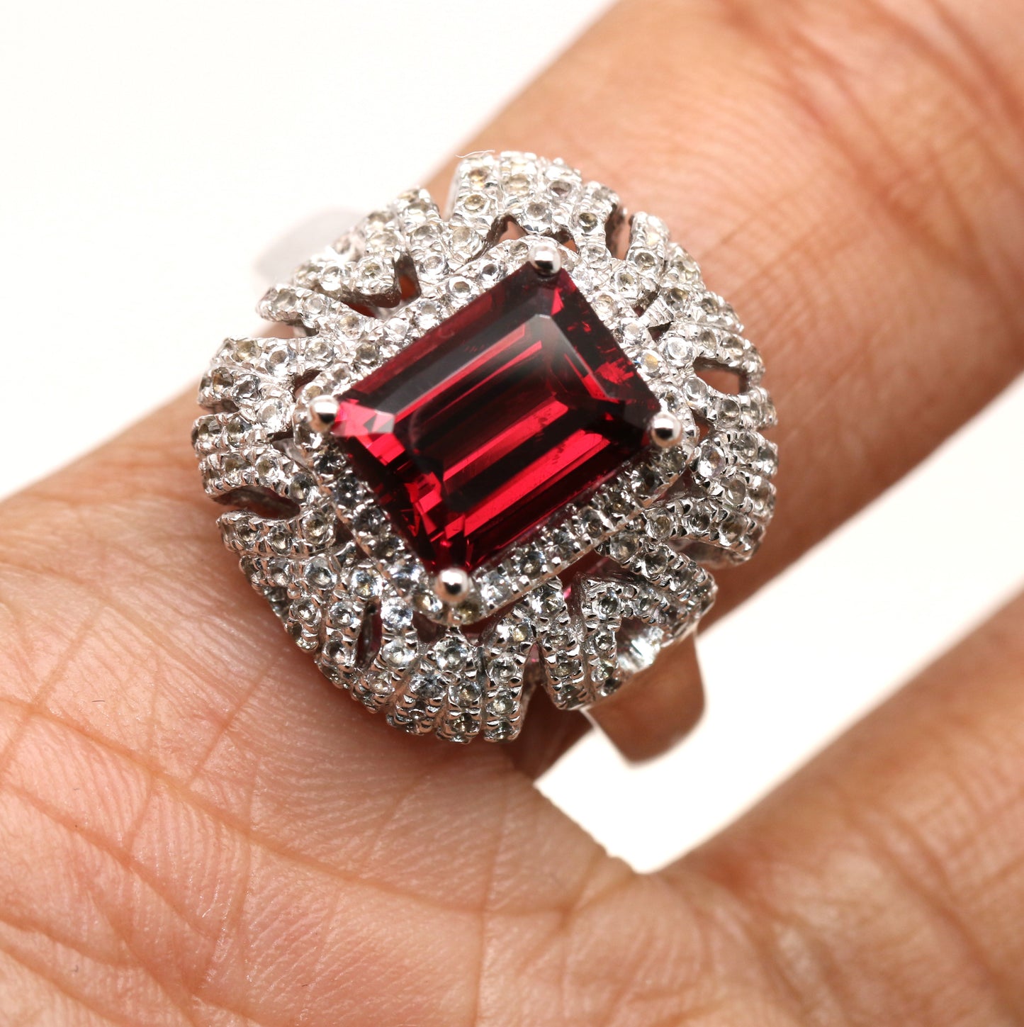 925 Silver / Wine Garnet / White Topaz Ring, 4.39 cts